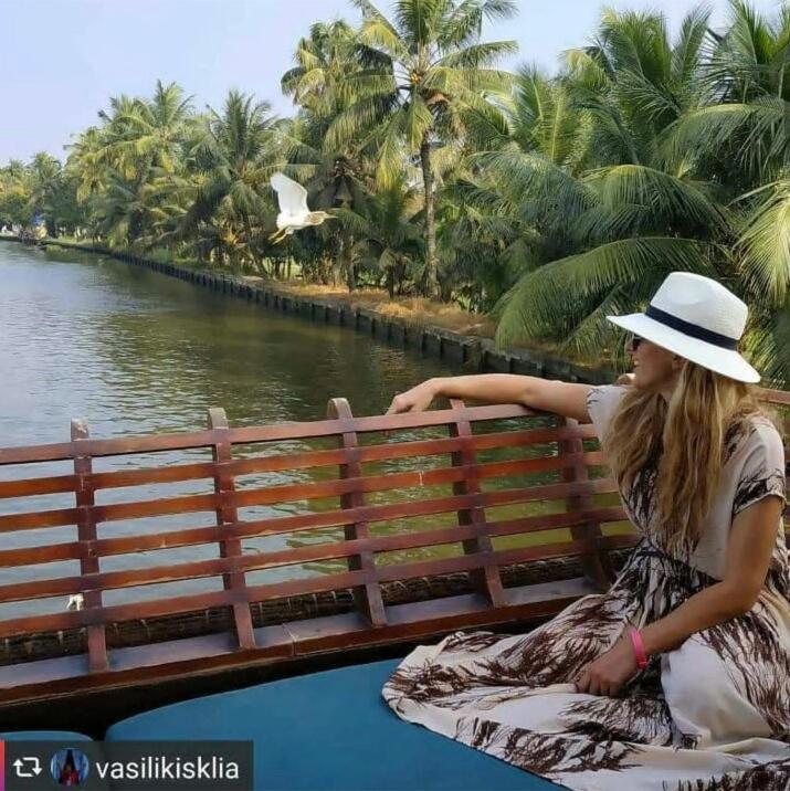 Why Not Houseboat Hotel Alappuzha Ngoại thất bức ảnh