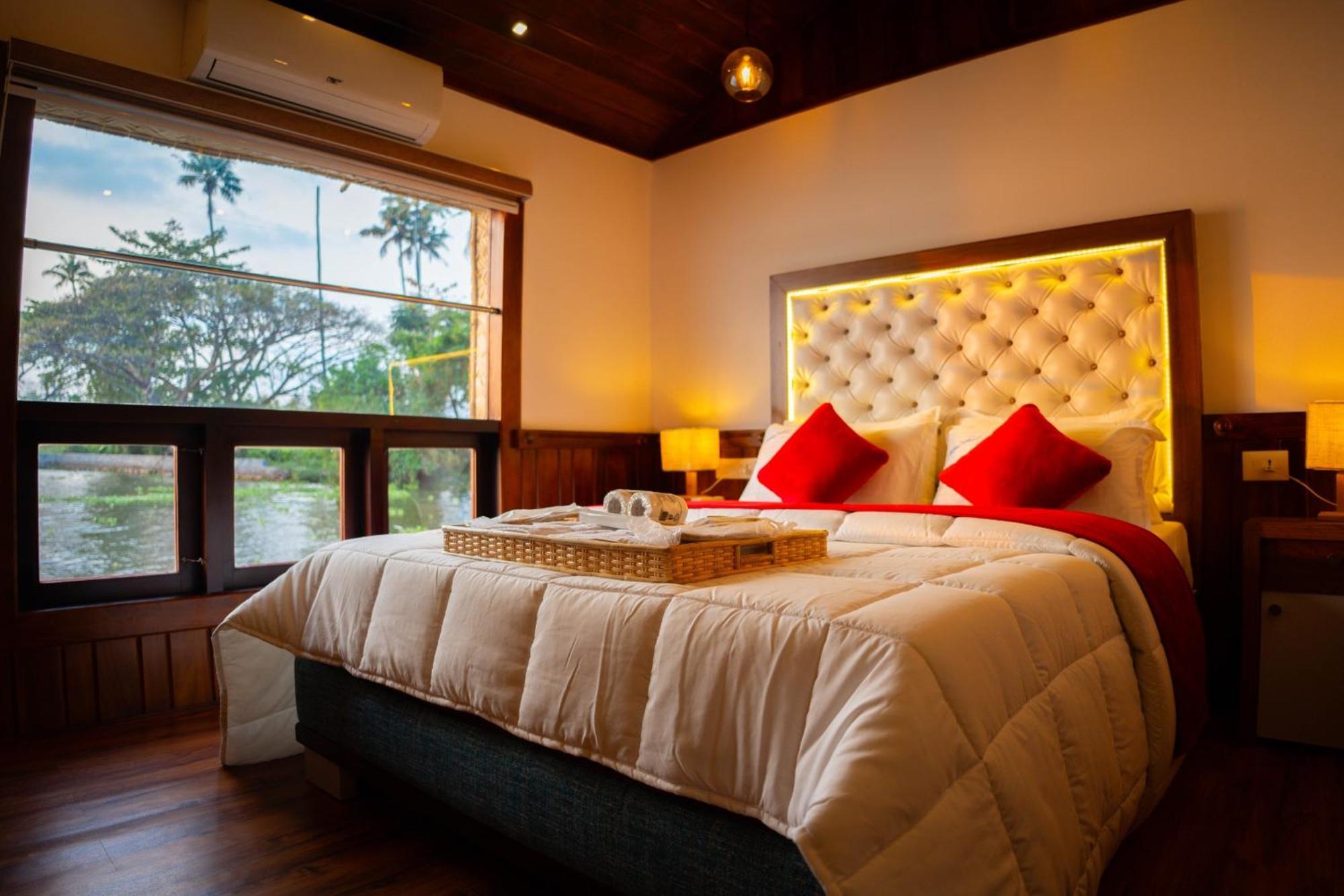 Why Not Houseboat Hotel Alappuzha Ngoại thất bức ảnh