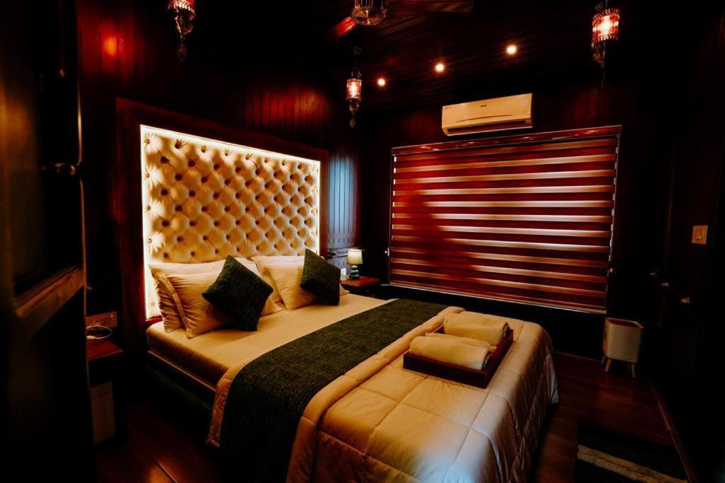 Why Not Houseboat Hotel Alappuzha Ngoại thất bức ảnh