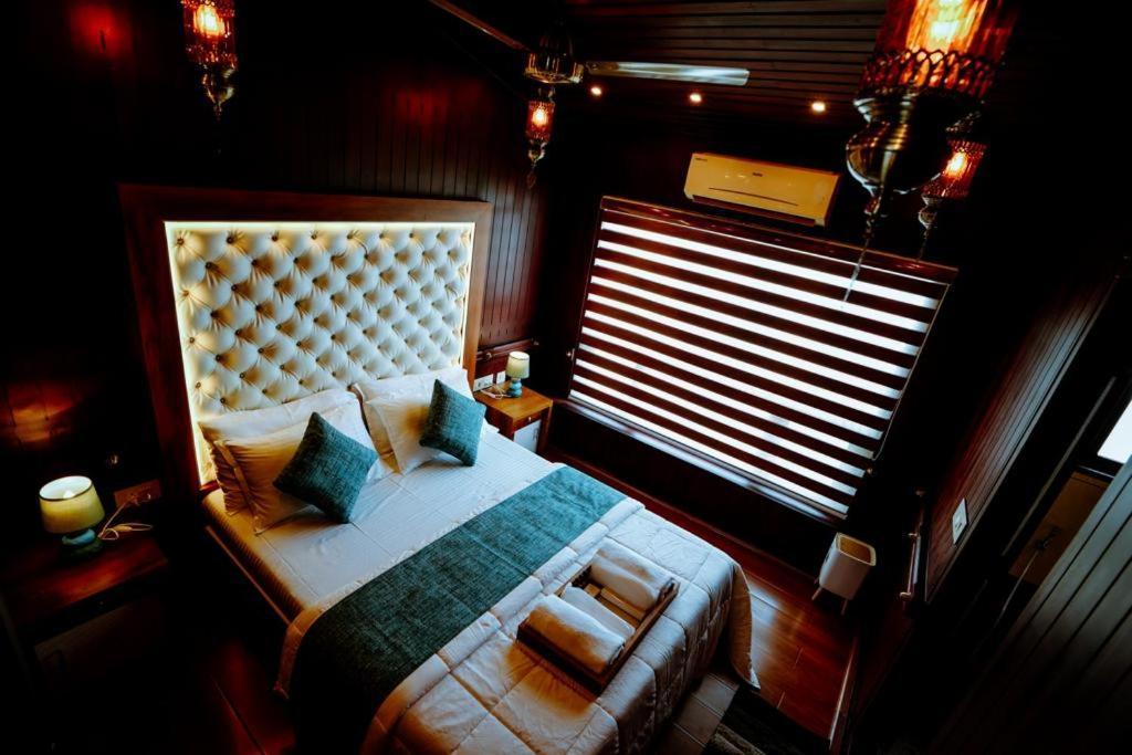 Why Not Houseboat Hotel Alappuzha Ngoại thất bức ảnh