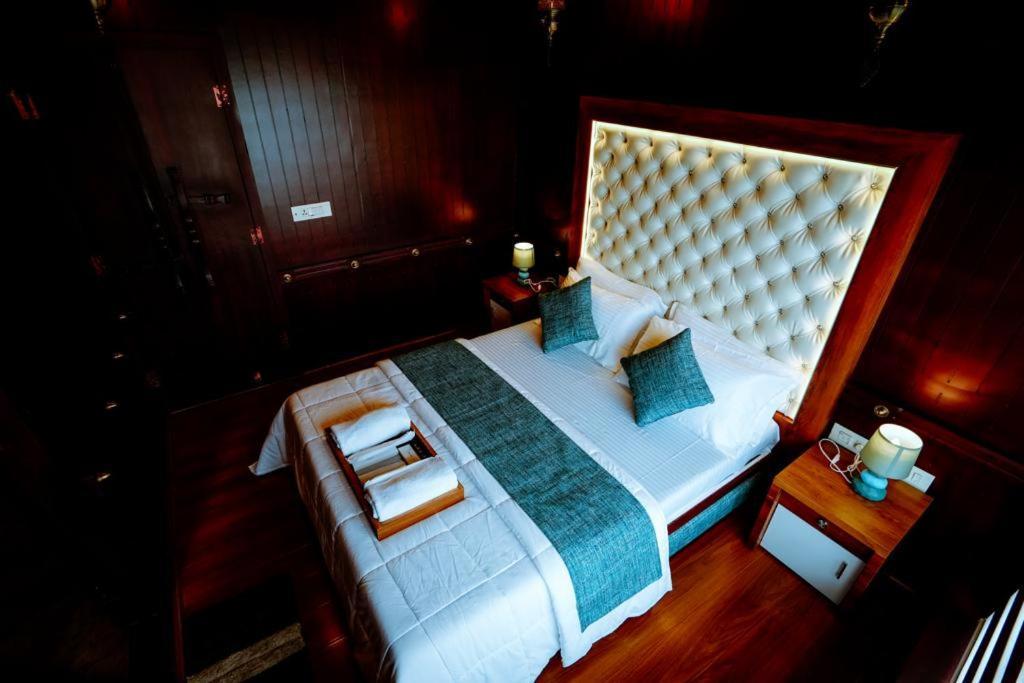 Why Not Houseboat Hotel Alappuzha Ngoại thất bức ảnh