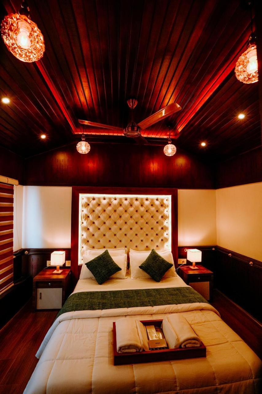 Why Not Houseboat Hotel Alappuzha Ngoại thất bức ảnh
