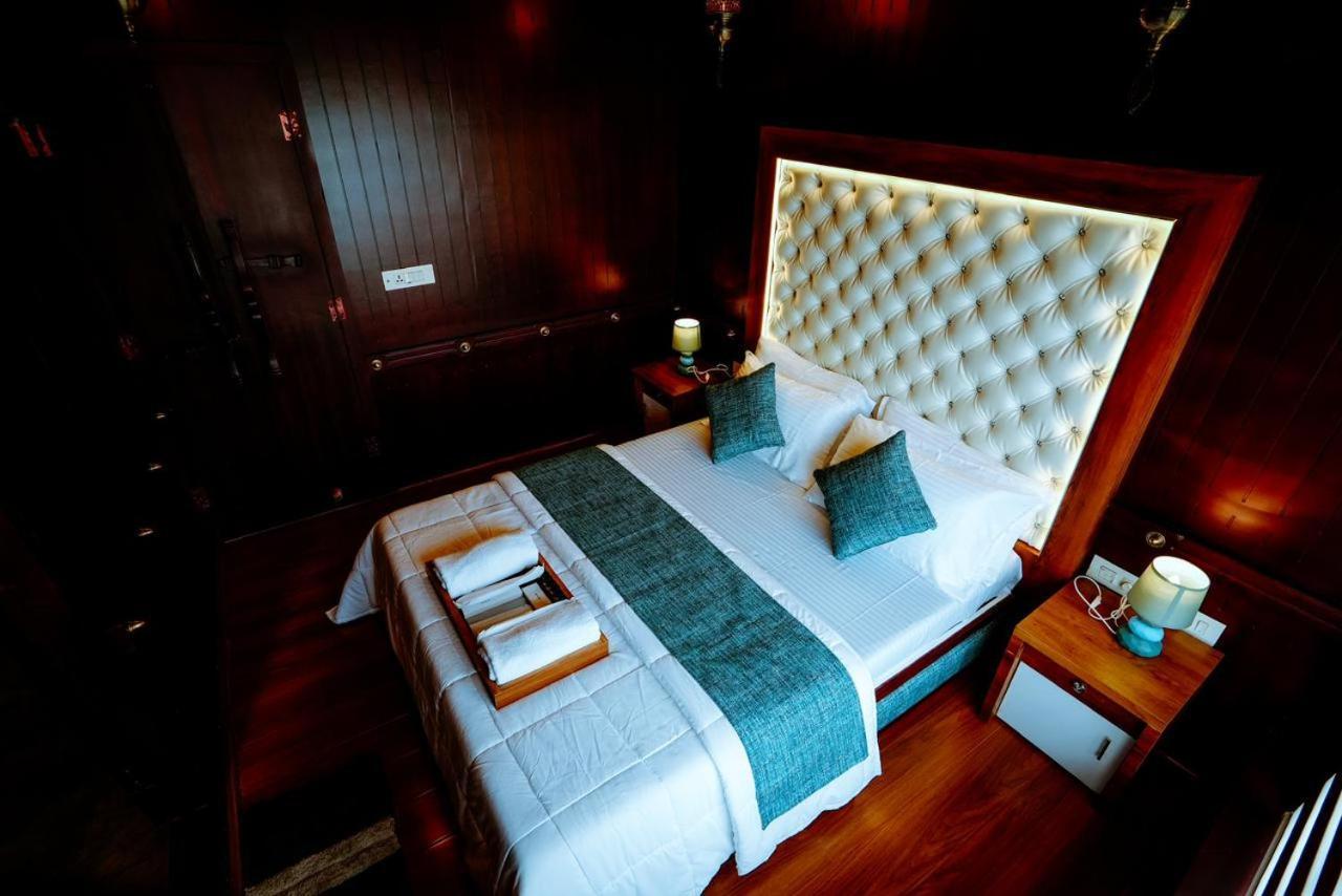 Why Not Houseboat Hotel Alappuzha Ngoại thất bức ảnh