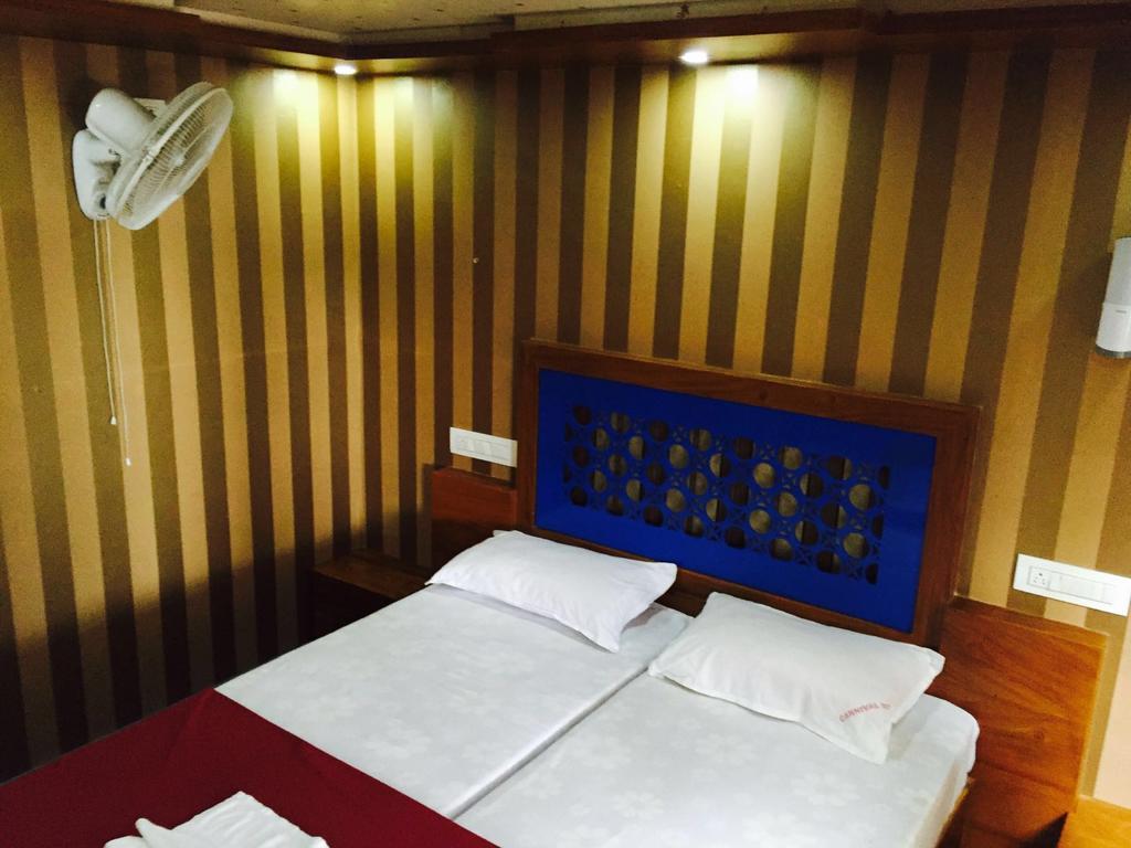 Why Not Houseboat Hotel Alappuzha Ngoại thất bức ảnh